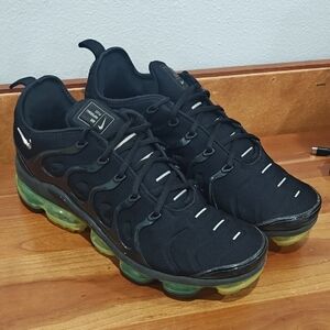 Nike Air Vapormax Plus 'Black Volt Sole'
